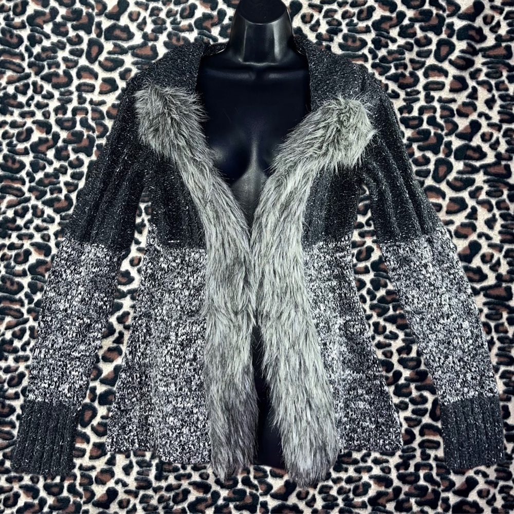Gray Glitter knitted fur trim cardigan 
🩶🖤
